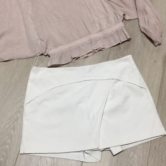 BCBGMaxAzria Pants - 🛍3/$11 BCBG casual white faux wrap skort